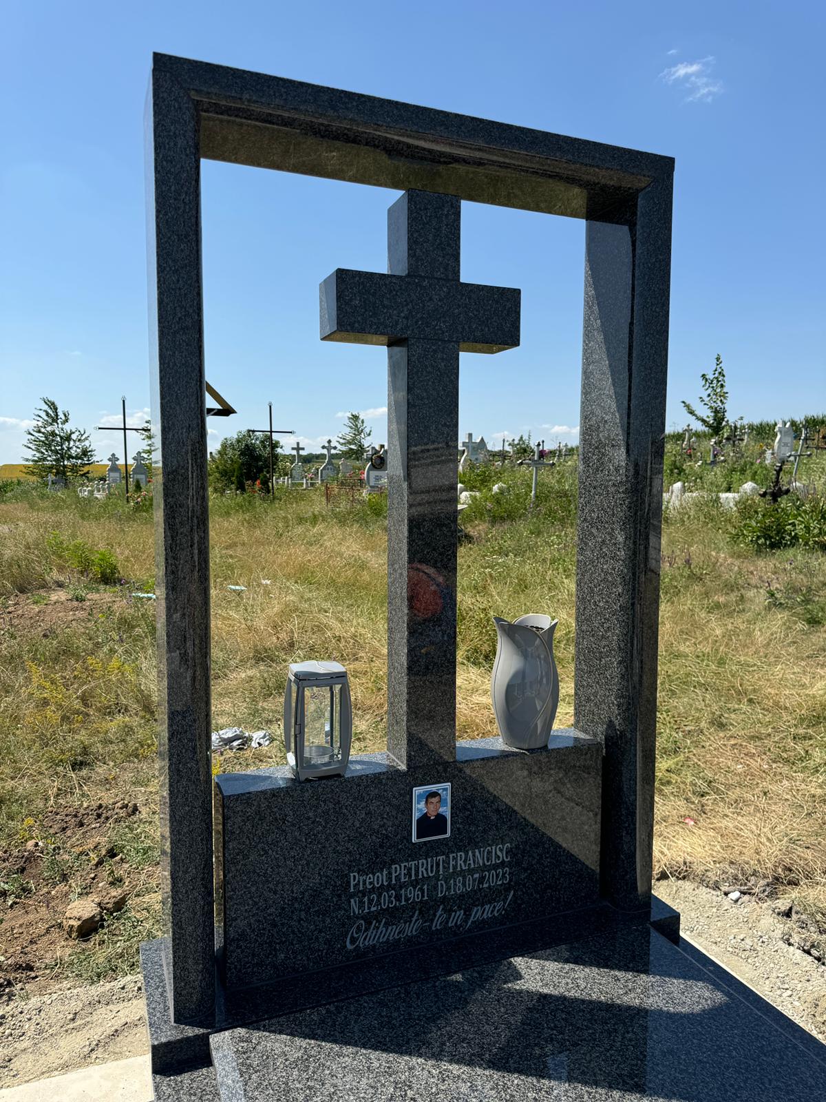 Lucrare funerară Divinum 63